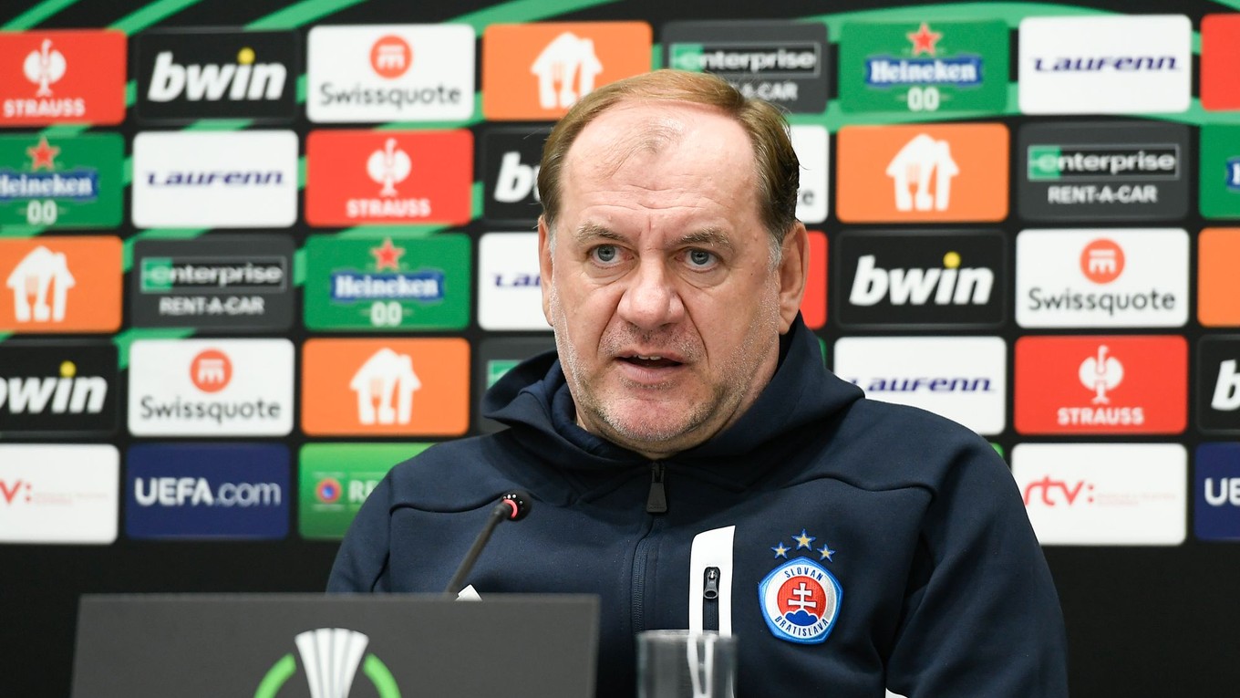 Tréner ŠK Slovan Bratislava Vladimír Weiss starší.