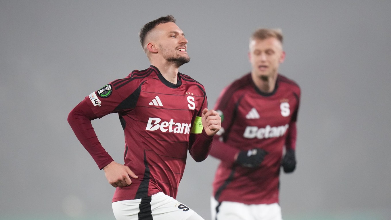 Slovenský futbalista Lukáš Haraslín zo Sparty Praha sa teší z gólu počas zápasu Sparta Praha - Aberdeen.