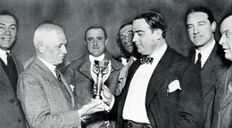 Momentka z finále MS vo futbale 1930. 