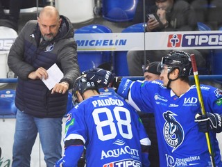 Tréner Martin Hrnčár na lavičke extraligového HK Poprad.