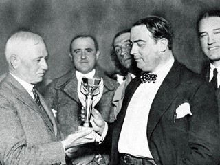 Momentka z finále MS vo futbale 1930. 