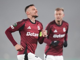 Slovenský futbalista Lukáš Haraslín zo Sparty Praha sa teší z gólu počas zápasu Sparta Praha - Aberdeen.