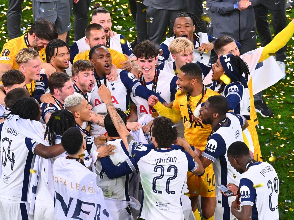Futbalisti Tottenhamu sa tešia z výhry vo finálovom zápase Európskej ligy Tottenham Hotspur - Manchester United.