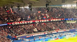 Fanúšikovia Paríža St. Germain počas zápasu so Slovanom Bratislava v Lige majstrov. 