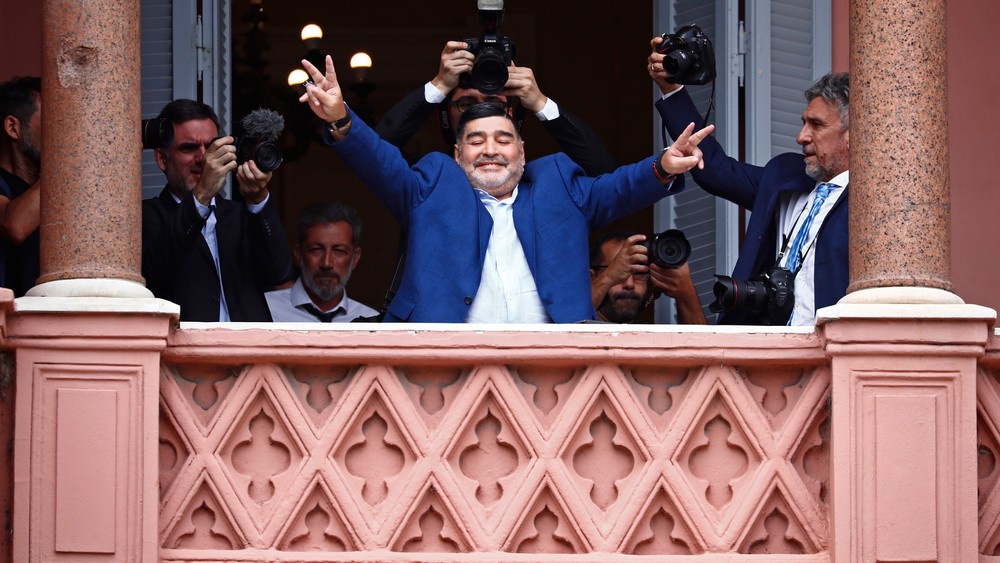 Maradona po sebe zanechal obrovské dlhy. Rodina bude dražiť jeho autá i kaštieľ