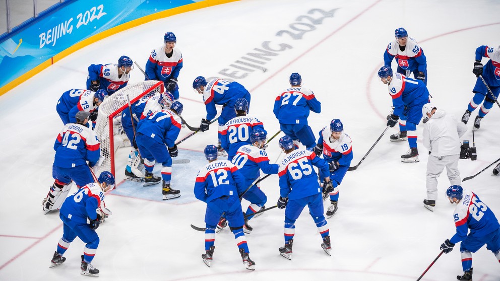 Slovenskí hokejisti zabojujú na ZOH 2022 v Pekingu o bronzovú medailu (program).