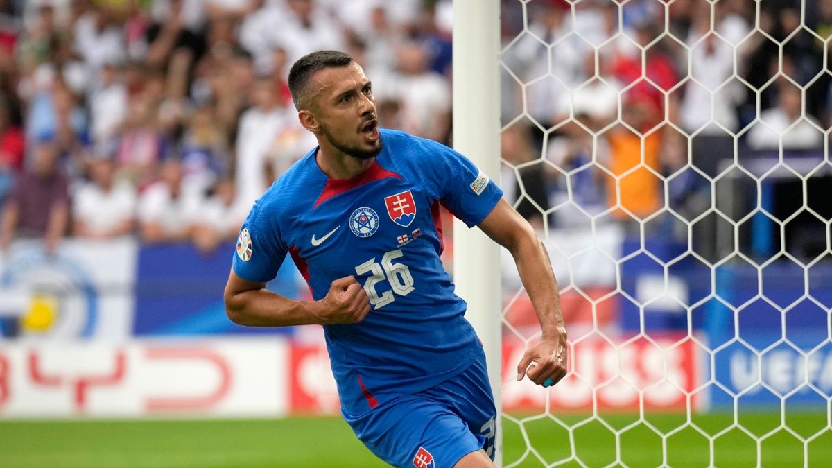 Ivan Schranz sa raduje z gólu v zápase Slovensko - Anglicko v osemfinále EURO 2024.