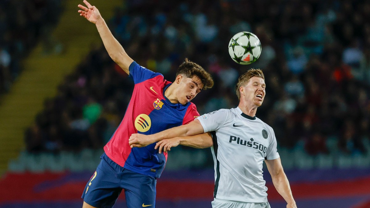 Pau Cubarsi v drese FC Barcelona.