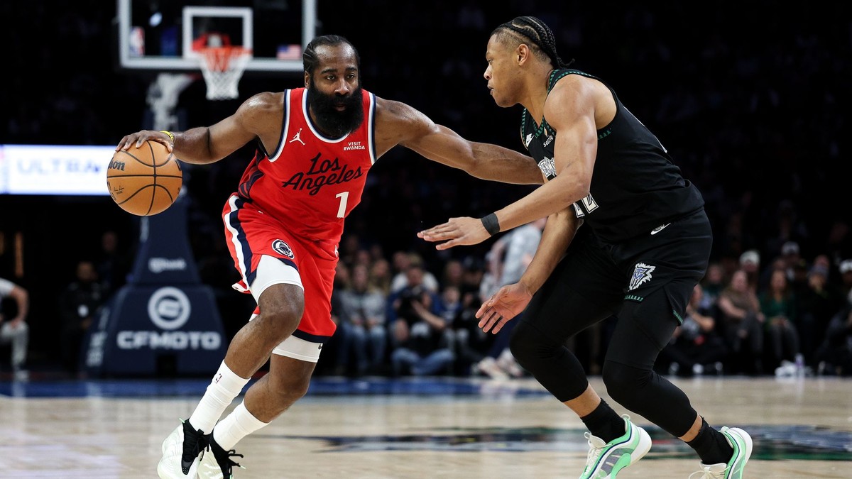 James Harden (vľavo)