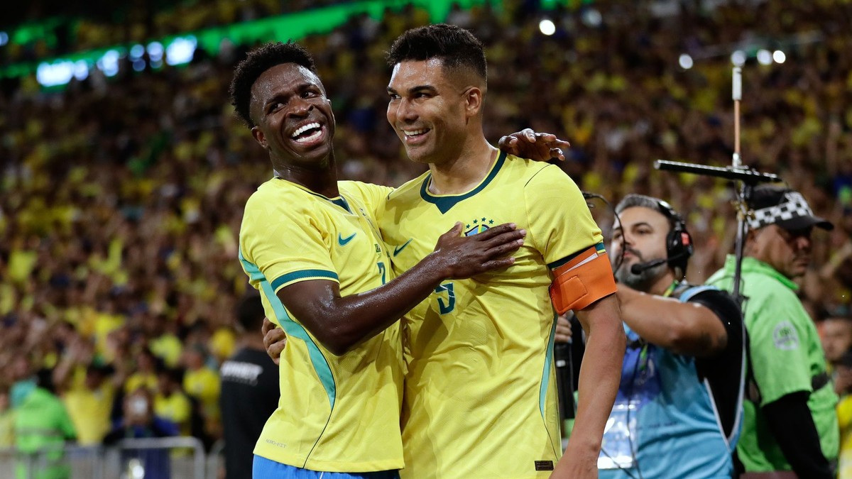 Vinicius Junior a Casemiro oslavujú gól