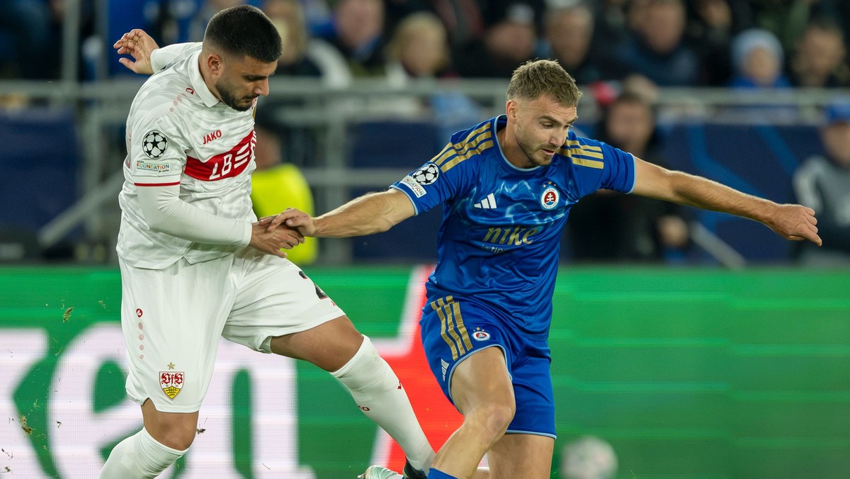 sprava Peter Pokorný (Slovan) a Deniz Undav (Stuttgart) počas zápasu 2. kola ligovej fázy Ligy majstrov ŠK Slovan Bratislava - VfB Stuttgart