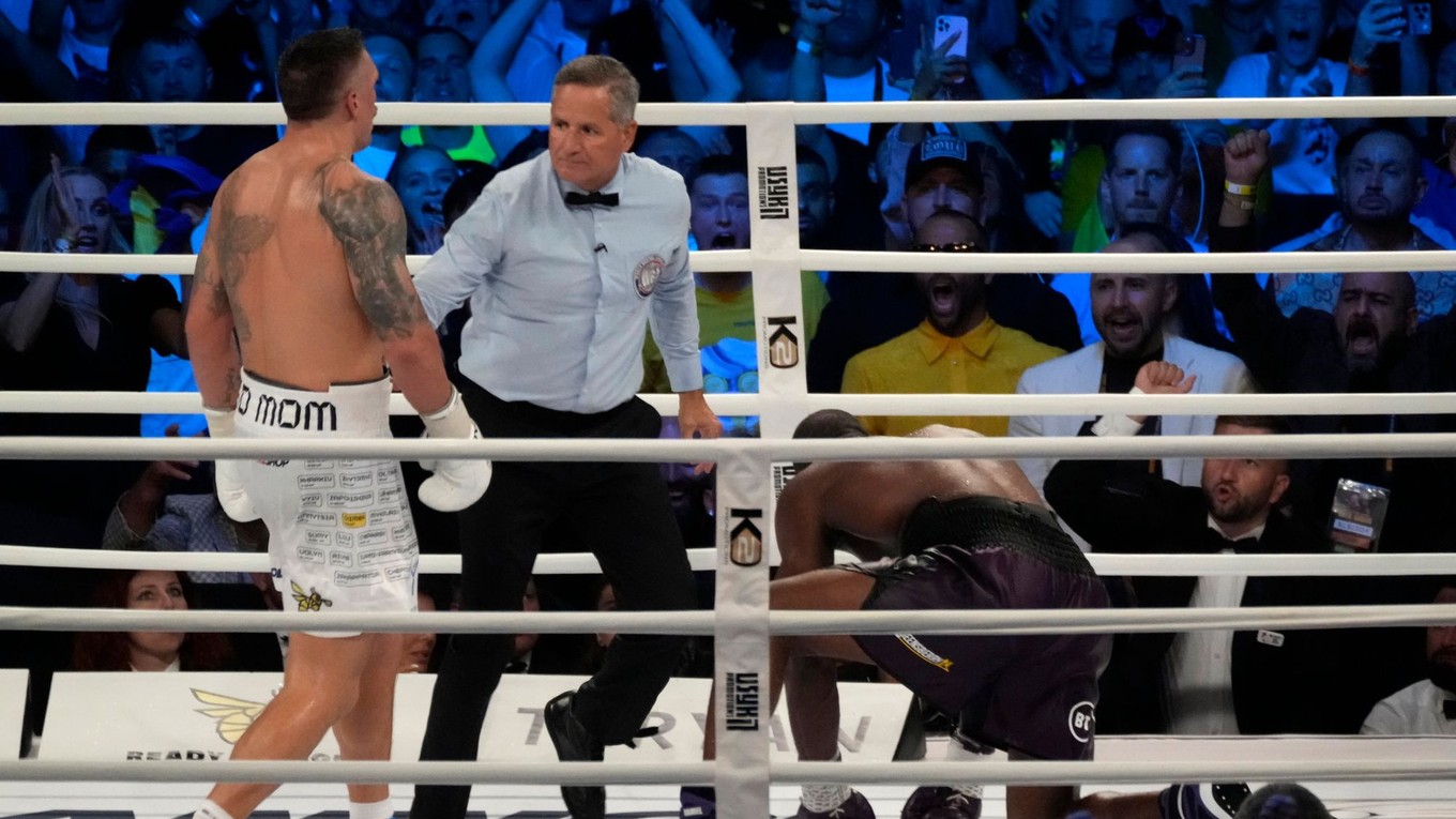 Ukrajinský boxer Oleksandr Usyk knokautoval Brita Daniela Duboisa.