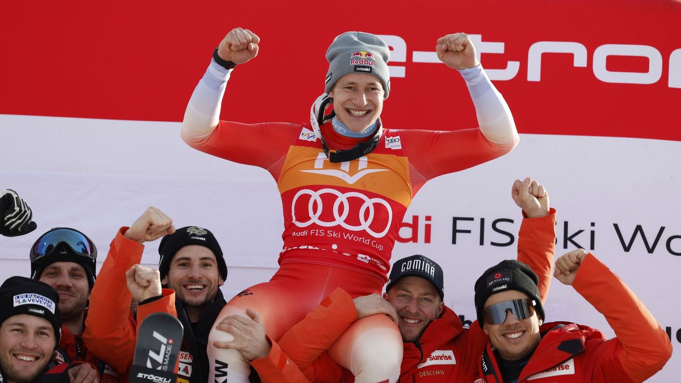 Švajčiarsky lyžiar Marco Odermatt ovládol super-G v Bormiu.