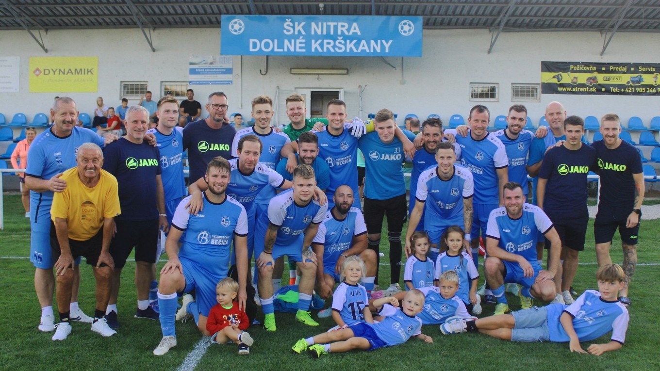 ŠK Nitra-Dolné Krškany, nový vicelíder šietej ligy Stred po víťazstve 4:0.