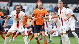 Momentka zo zápasu Istanbul Basaksehir - Rapid Viedeň 1:2.