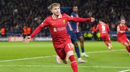 Harvey Elliott oslavuje gól v zápase PSG - Liverpool