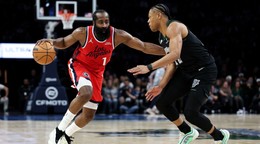 James Harden (vľavo)