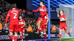 Slovenský futbalista David Strelec (v strede) sa teší z gólu v drese Middlesbrough FC.