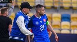 Zľava tréner Slovenska Vladimír Weiss st. a Matúš Bero 