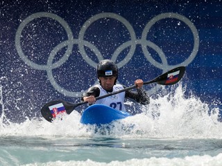 Jakub Grigar v disciplíne kajak kros na OH v Paríži 2024.