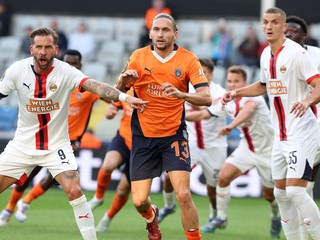 Momentka zo zápasu Istanbul Basaksehir - Rapid Viedeň 1:2.