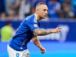 Španielsky futbalista Santi Cazorla v drese Realu Oviedo.