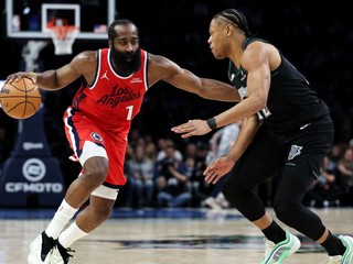 James Harden (vľavo)