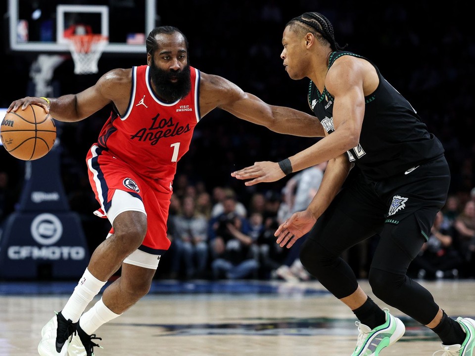 James Harden (vľavo)