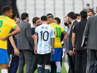 Zápas Argentína - Brazília prerušili.