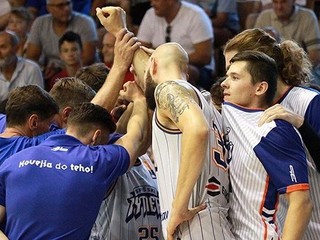 Basketbalisti tímu Spišskí Rytieri na ilustračnom zábere.  