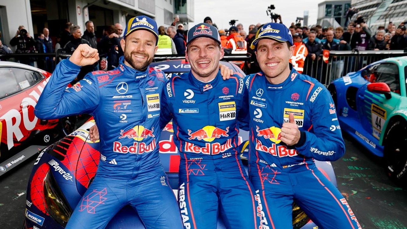 Max Verstappen vyhral vytrvalostné preteky na Mercedese