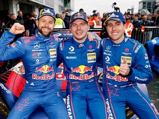 Max Verstappen vyhral vytrvalostné preteky na Mercedese