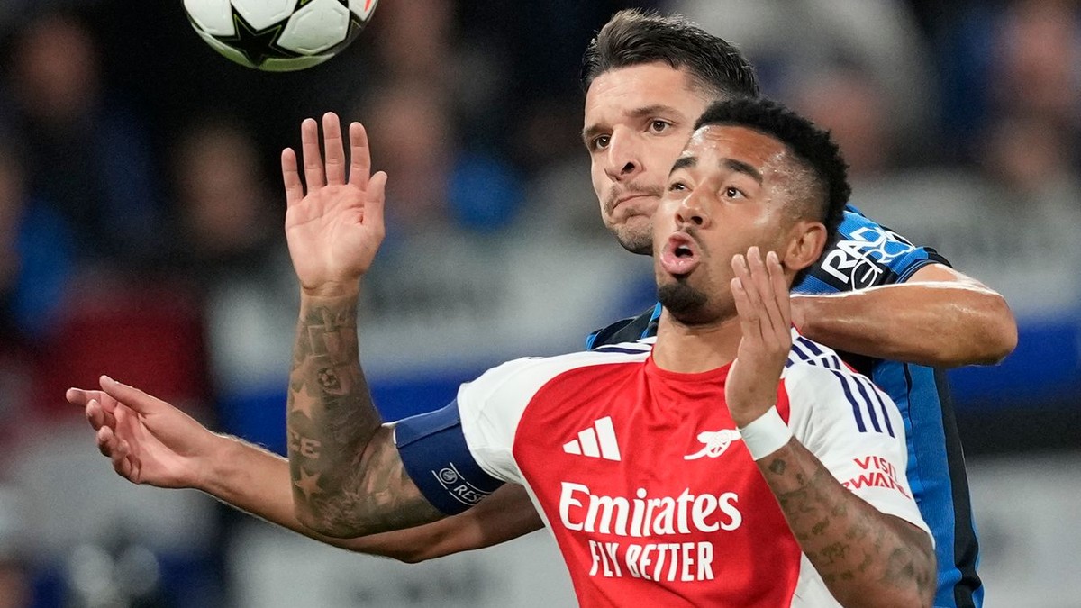 Arsenal's Gabriel Jesus, foreground, and Atalanta's Berat Djimsiti challenge for the ball during the Champions League opening phase soccer match between Atalanta and Arsenal at the Bergamo's stadium in Bergamo, Italy, Thursday, Sept. 19, 2024. (AP Photo/Antonio Calanni)

- XCHAMPIONSLEAGUEX