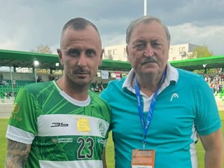 Vľavo Lukáš Hricov.