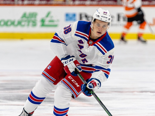 Adam Sýkora v drese New York Rangers.