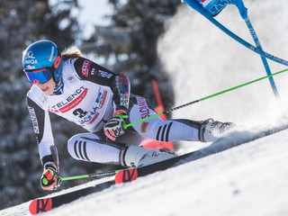 Petra Vlhová počas obrovského slalomu v Jasnej 2021.