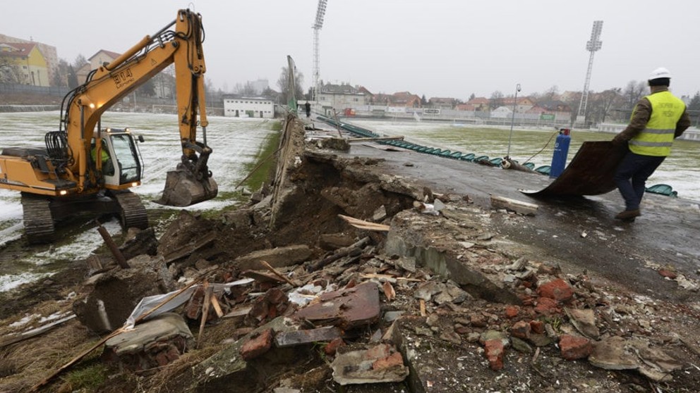 Búranie štadióna v Prešove v r. 2018. Výstavba nového ešte nezačala.