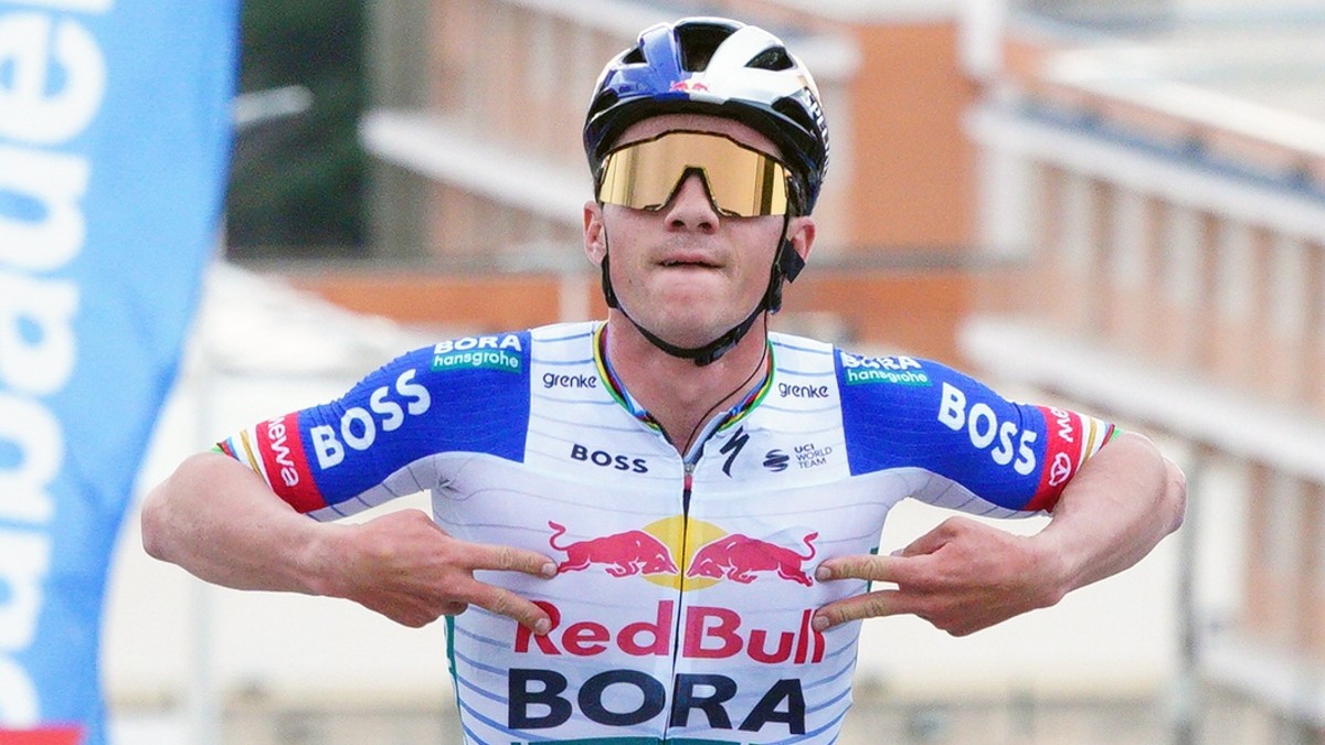 Belgický cyklista Remco Evenepoel v drese tímu Red Bull - BORA - hansgrohe.