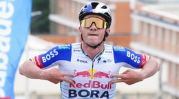 Belgický cyklista Remco Evenepoel v drese tímu Red Bull - BORA - hansgrohe.