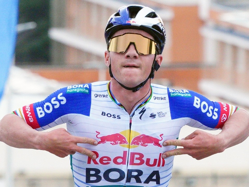 Belgický cyklista Remco Evenepoel v drese tímu Red Bull - BORA - hansgrohe.