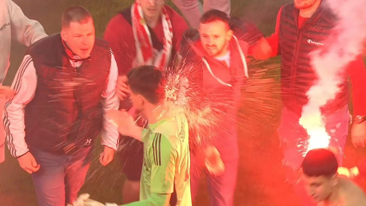 Fanúšik Slavie napadol Jakuba Surovčíka