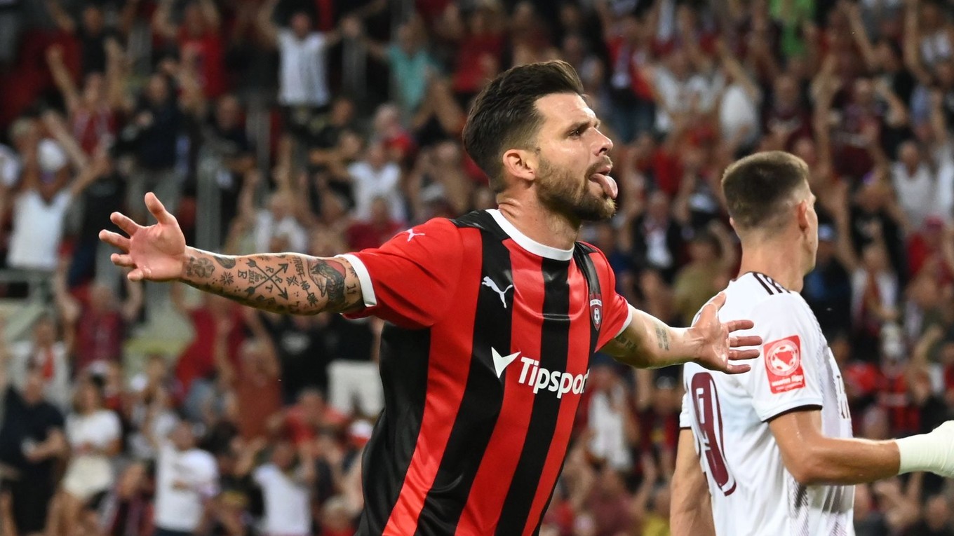 Futbalista Spartaka Trnava Michal Ďuriš sa teší z gólu.