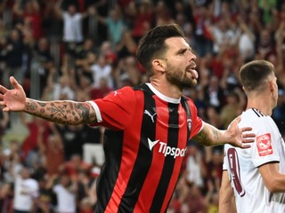 Futbalista Spartaka Trnava Michal Ďuriš sa teší z gólu.