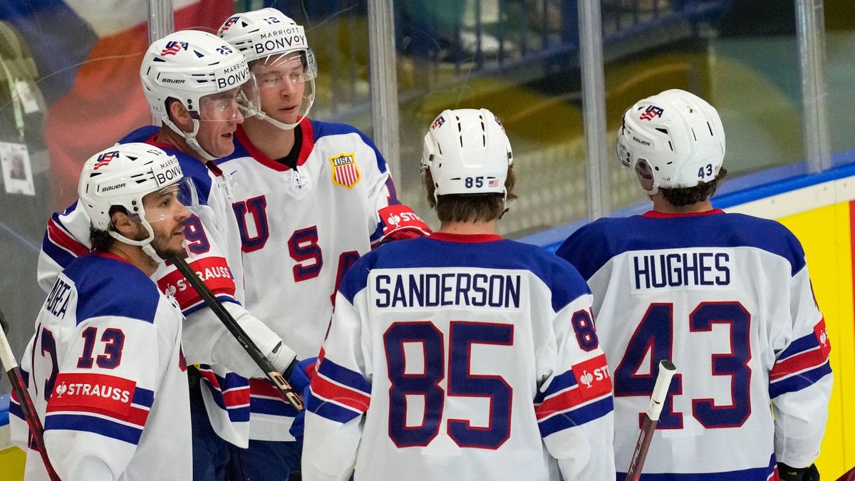 Radosť hokejistov USA v zápase proti Kazachstanu.