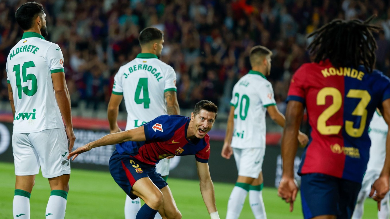 Robert Lewandowski sa teší po strelenom góle v zápase FC Barcelona - Getafe CF v 7. kole La Ligy.