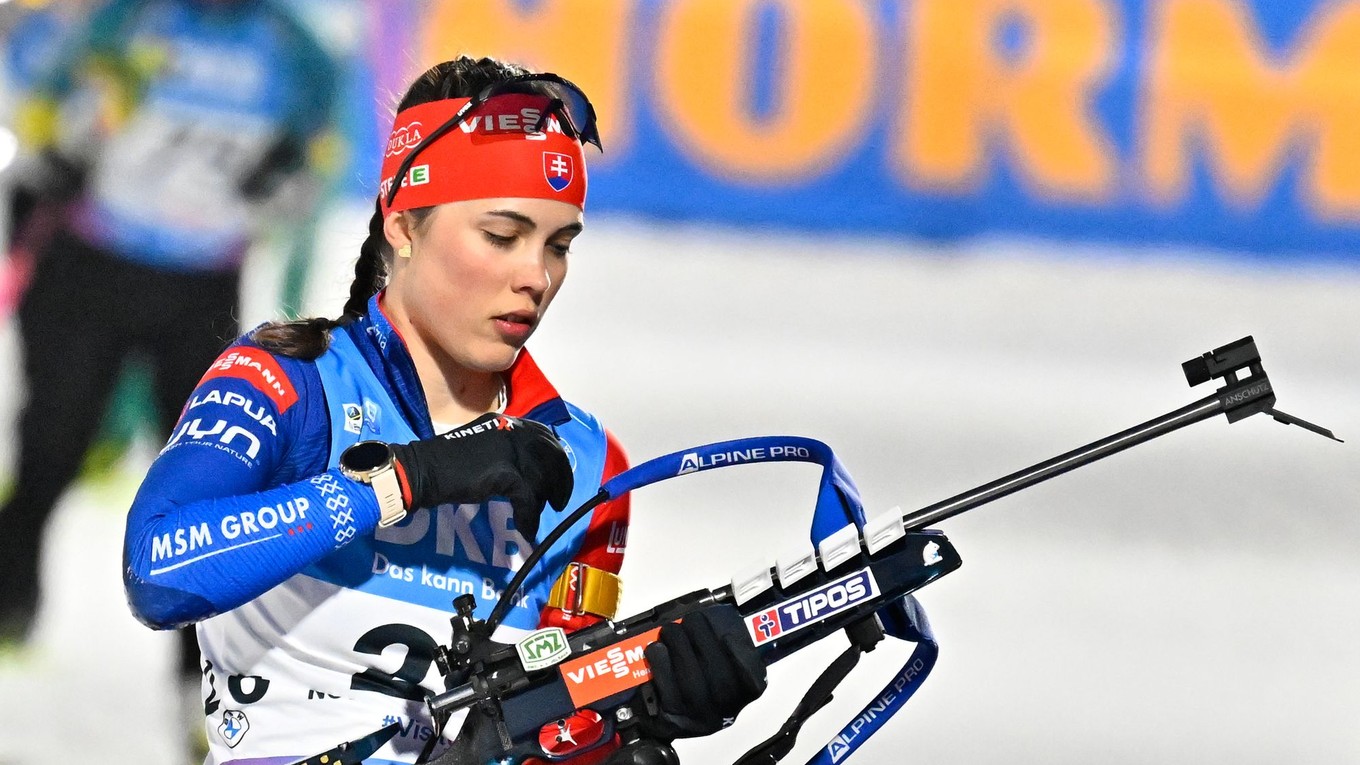 Ema Kapustová na strelnici v šprinte žien v Novom Meste na Morave.