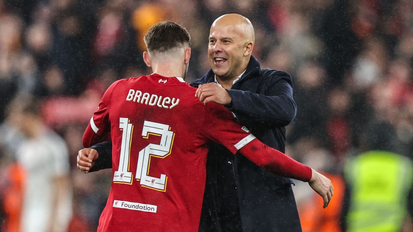 Arne Slot a Conor Bradley