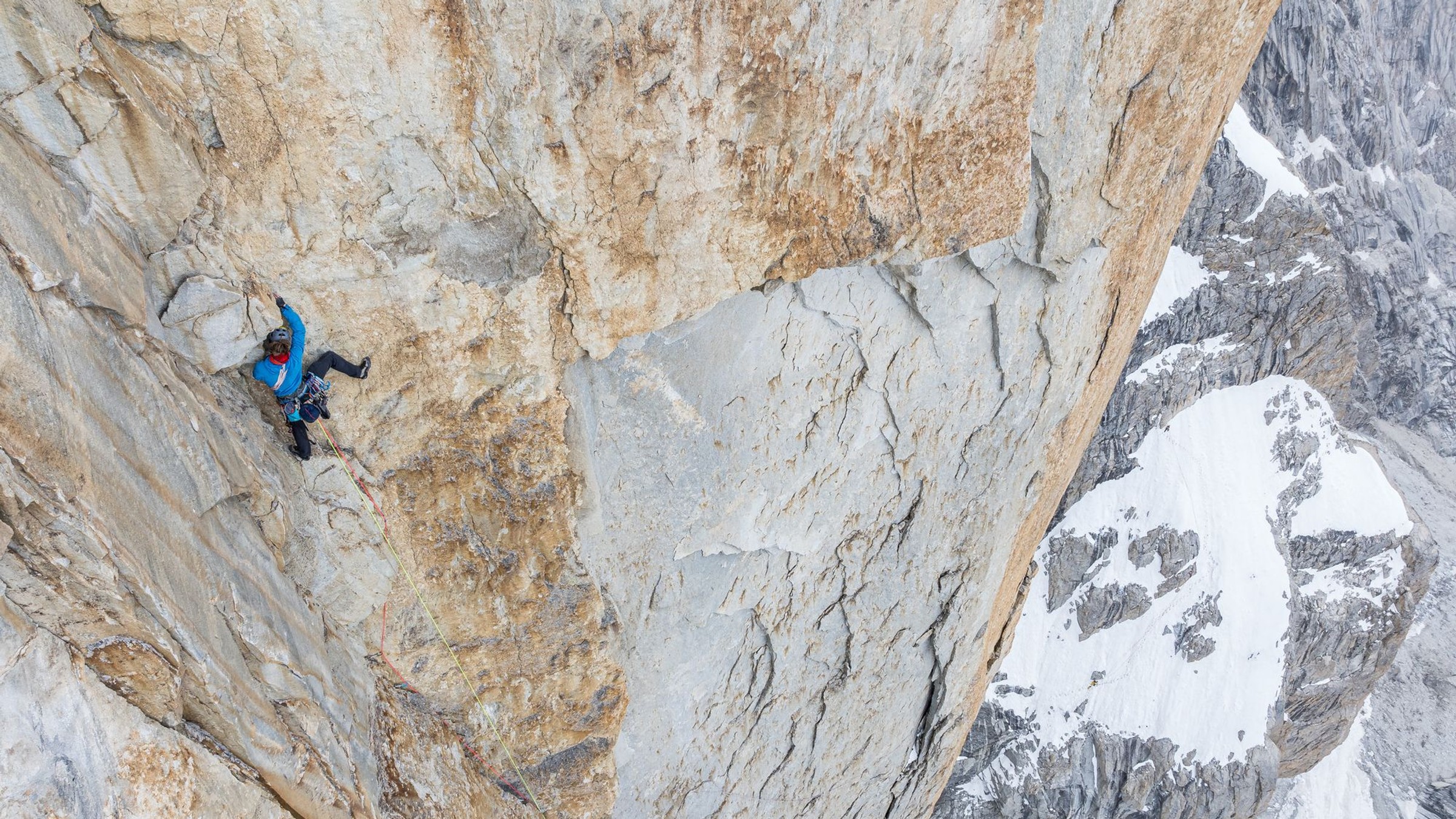 Slovensko-českej skupine sa poradilo zdolať Trango Tower v Karakrame. 