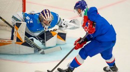 Libor Hudáček strieľa gól počas trestného strieľania v zápase Slovensko - Kazachstan v skupine B na MS v hokeji 2024.