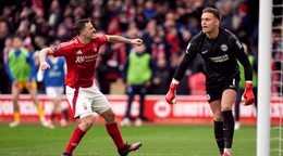 Chris Wood sa teší po strelenom góle v zápase Brighton & Hove Albion - Nottingham Forest v 24. kole Premier League.